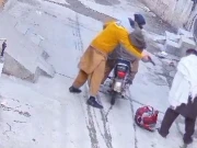 راولپنڈی: ڈکیتی کے دوران شہری کو گولی مارنے کی ویڈیو سامنے آگئی