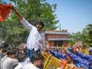 بھارتی نوجوانوں نے مودی کے آلہ کار گودی میڈیا کے گمراہ کن کردار کو بے نقاب کر دیا 