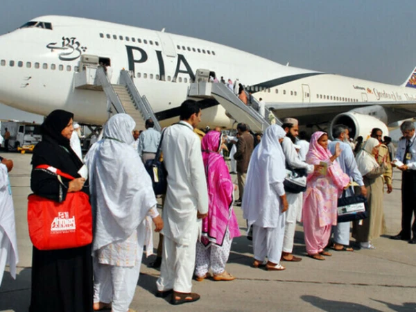 پی آئی اے کی کراچی سے مدینہ کی پرواز غیر معمولی تاخیر کا شکا