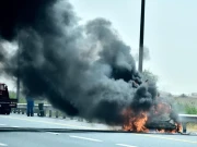 دبئی: شدید گرمی کے باعث گاڑیوں میں آگ لگنے کے واقعات، حکام نے ہدایات جاری کردیں