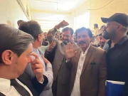 کراچی: چیئرمین شاہ فیصل ٹاؤن گوہر خٹک سمیت 24 ملزمان جسمانی ریمانڈ پر پولیس کے حوالے