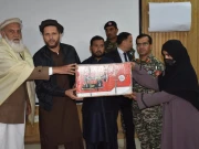 شاہد آفریدی فلاحی سرگرمیوں میں پیش پیش، 100 طالبات کو سلائی مشینیں فراہم کردیں