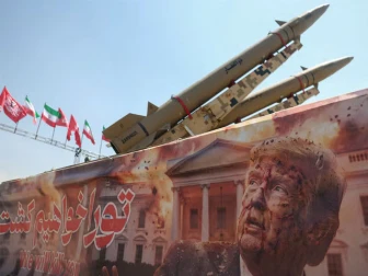 امریکا نے ایران کو ہتھیاروں کی معاونت پر 10 افراد اور اداروں پر پابندیاں عائد کردیں (فوٹو: رائٹرز)