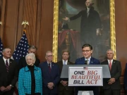 امریکی سینیٹ میں ٹرمپ کا بل نائب صدر کے فیصلہ کن ووٹ کے باعث بمشکل منظور 