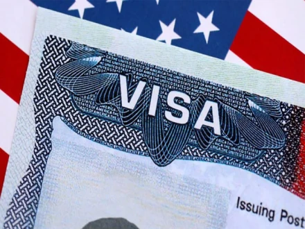 امریکا نے پاکستان سمیت 74 ممالک کی ویزا پروسیسنگ فی الحال بند کردی