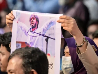 طلبہ رہنما عثمان ہادی کی ہلاکت کے بعد ڈھاکا سمیت متعدد شہروں میں ہنگامے پھوٹ پڑے