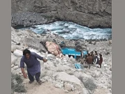 لوئر دیر : گاڑی کھائی میں جا گری، 2 افراد جاں بحق، بچوں اور خواتین سمیت 12 زخمی 