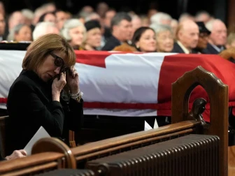 انھیں شاندار اداکاری پر ایمی ایوارڈ سے بھی نواز گیا تھا