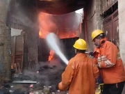 کراچی؛ لانڈھی میں گودام اور ملیر میں گھر کے اندر آتشزدگی، دو افراد زخمی