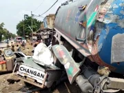 کراچی؛ قومی شاہراہ پر تیز رفتار واٹر ٹینکر کھڑی گاڑیوں پر چڑھ دوڑا، تین مکمل تباہ