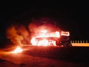 موٹر وے ایم 5 پر شجاع آباد کے قریب مسافر بس میں آگ لگ گئی