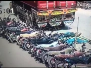 کراچی: ٹریلر کے نیچے سوئے 2 مزدوروں کے کچلنے کا واقعہ، سی سی ٹی وای سامنے آگئی