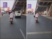 بیوی نے چلتی بائیک پر شوہر کی چپل سے پٹائی کردی؛ ویڈیو وائرل