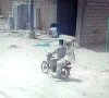 کراچی؛ شوہر کے ساتھ موٹرسائیکل پر جانے والی خاتون کے قتل کی فوٹیج سامنے آ گئی
