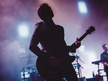 عالمی شہرت یافتہ گلوکار 74 سال کی عمر میں انتقال کرگئے