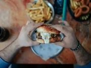 ہائی بلڈ پریشر اور شوگر کے مریضوں کو ان 5 غذاؤں سے بچنے کی ضرورت