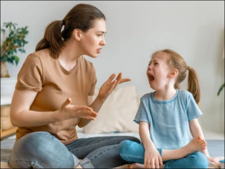 بچوں پر چیخنے سے تربیت کے مسئلے کے ساتھ صحت بھی متاثر ہوسکتی ہے