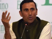 ’سیاست سے باہر نکلیں اور ٹیم کے لئے کھیلیں ‘، یونس خان قومی ٹیم پر برس پڑے