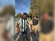 کراچی، خستہ حال سڑک کی ویڈیو بناتے ہوئے معروف یوٹیوبر کو ڈاکوؤں نے لوٹ لیا