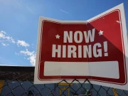 کیریئر کے پیچھے مت بھاگیں، لوگوں کو کرائے پر رکھیں، معروف بزنس مین کی تجویز