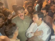 مشیر وزیر اعلیٰ پنجاب سانحہ کاہنہ میں جاں بحق بچوں کے گھر پہنچ گئے
