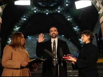 امریکا میں تاریخ رقم، قرآن پر حلف اٹھا کر زہران ممدانی نیویارک کے پہلے مسلم میئر بن گئے