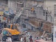 کراچی: جوہر موڑ کے قریب عمارت کا ایک حصہ منہدم، متعدد شہری محصور